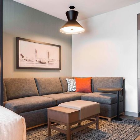 Hyatt Place Sacramento International Airport エクステリア 写真