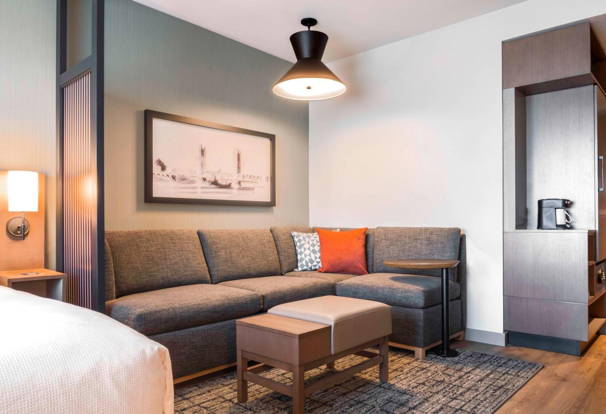 Hyatt Place Sacramento International Airport エクステリア 写真